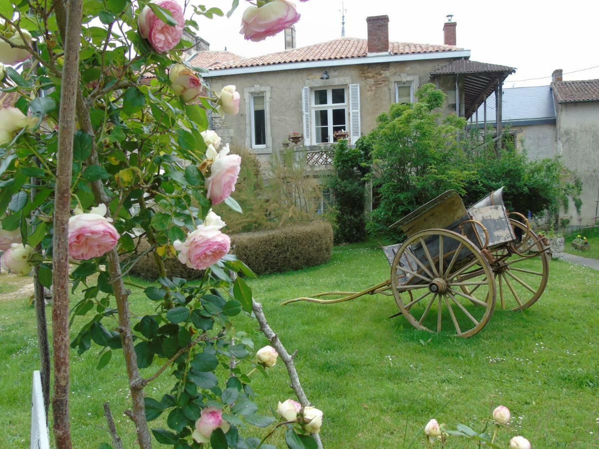 Eco Logis De Chantegrolle Champagne-Mouton Exterior foto