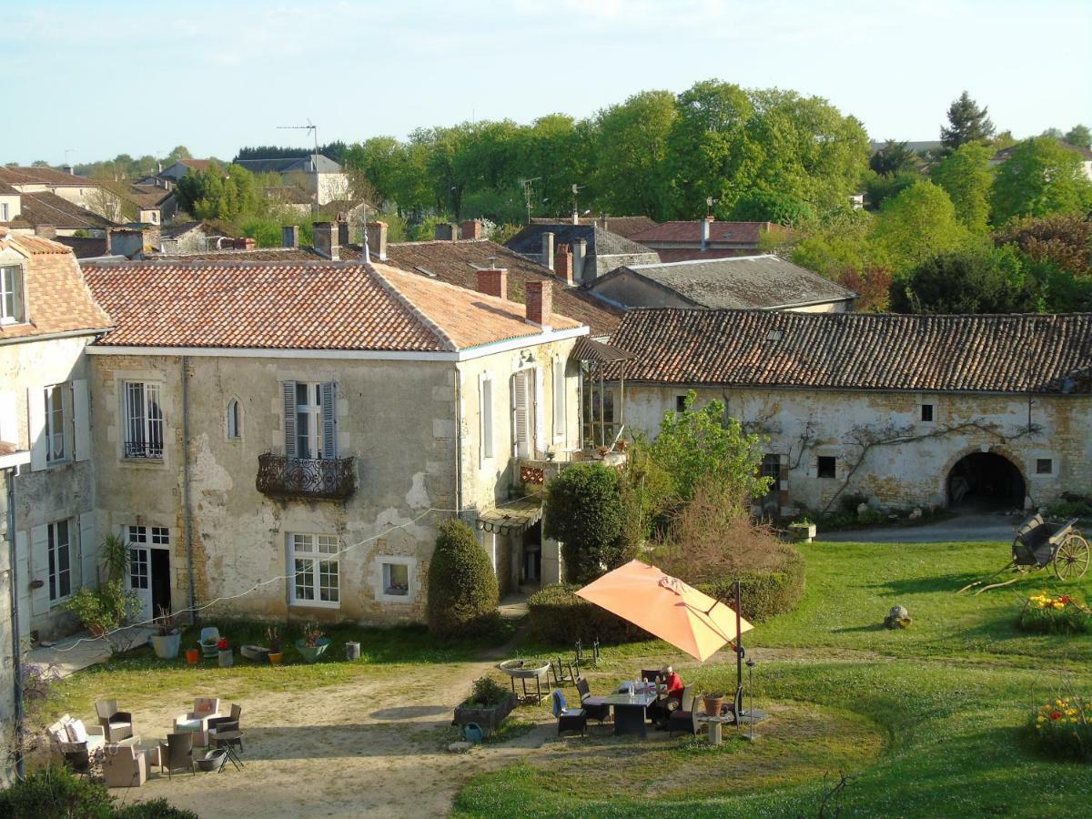 Eco Logis De Chantegrolle Champagne-Mouton Exterior foto